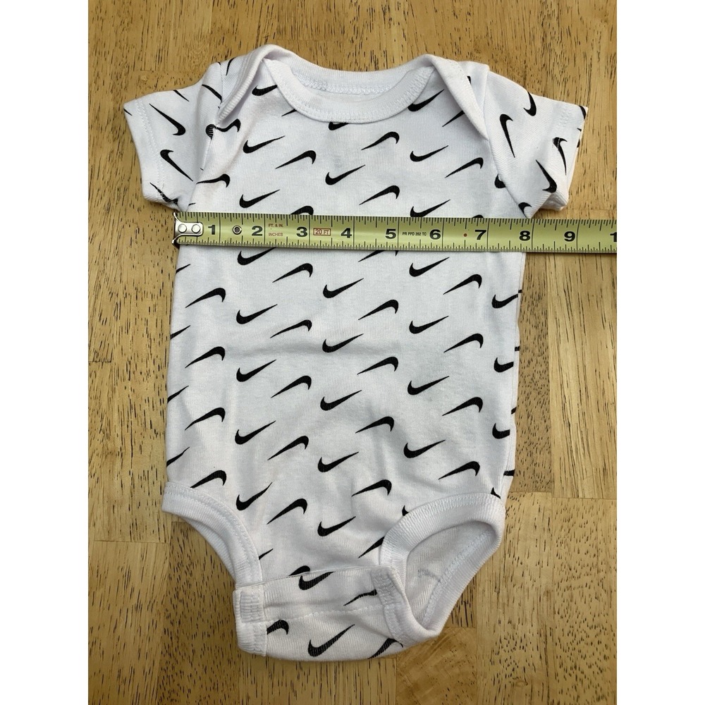 Nike Swoosh 3‎ Piece Infant Set Black/White 0-6 Months - Picture 5 of 9